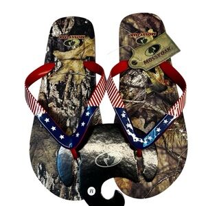 Mossy  Oak Camo USA Flag Men's Flip Flops Sandals. NWT